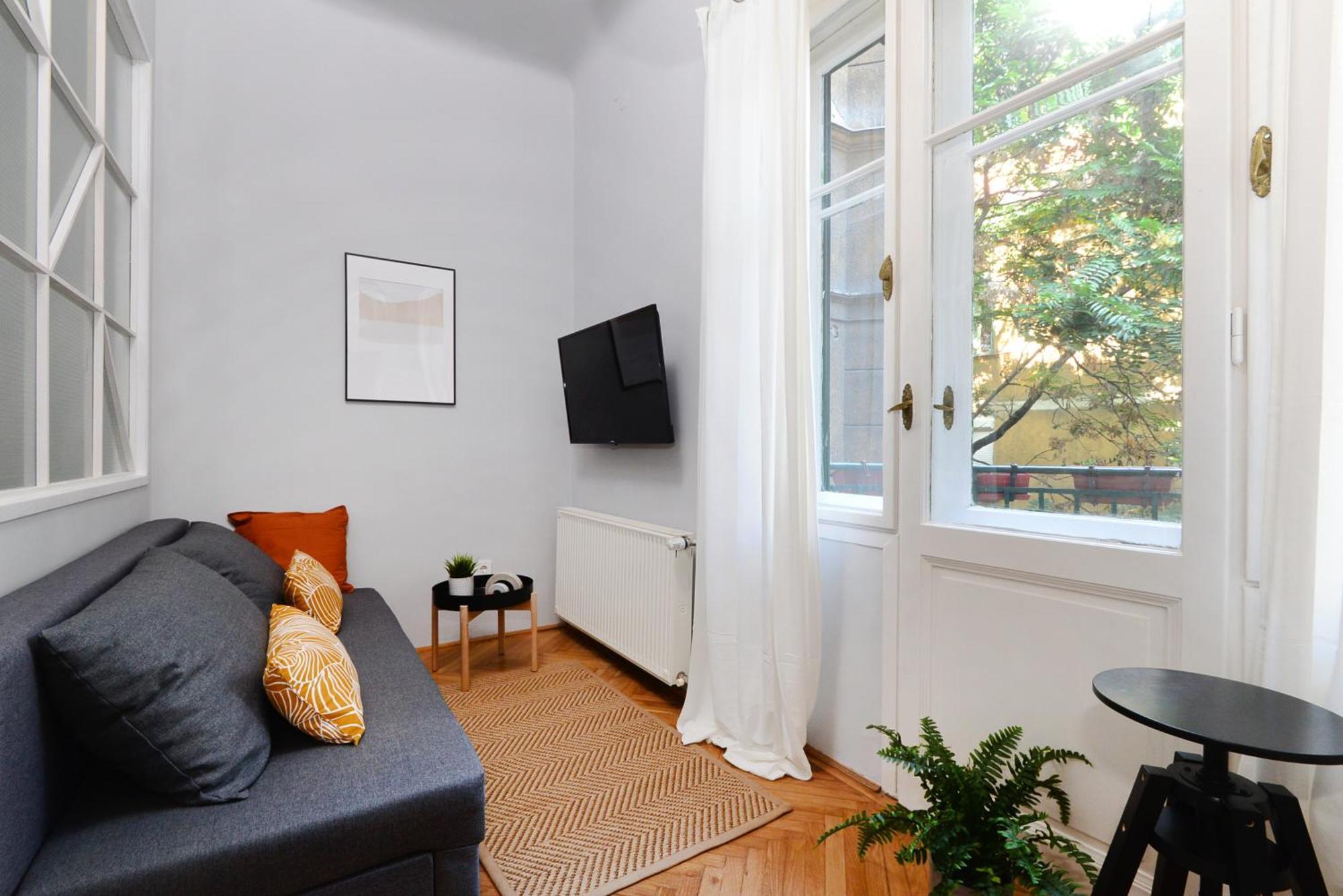 Monochrome Chic R613 Appartement